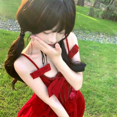 随盲柳入眠的女人